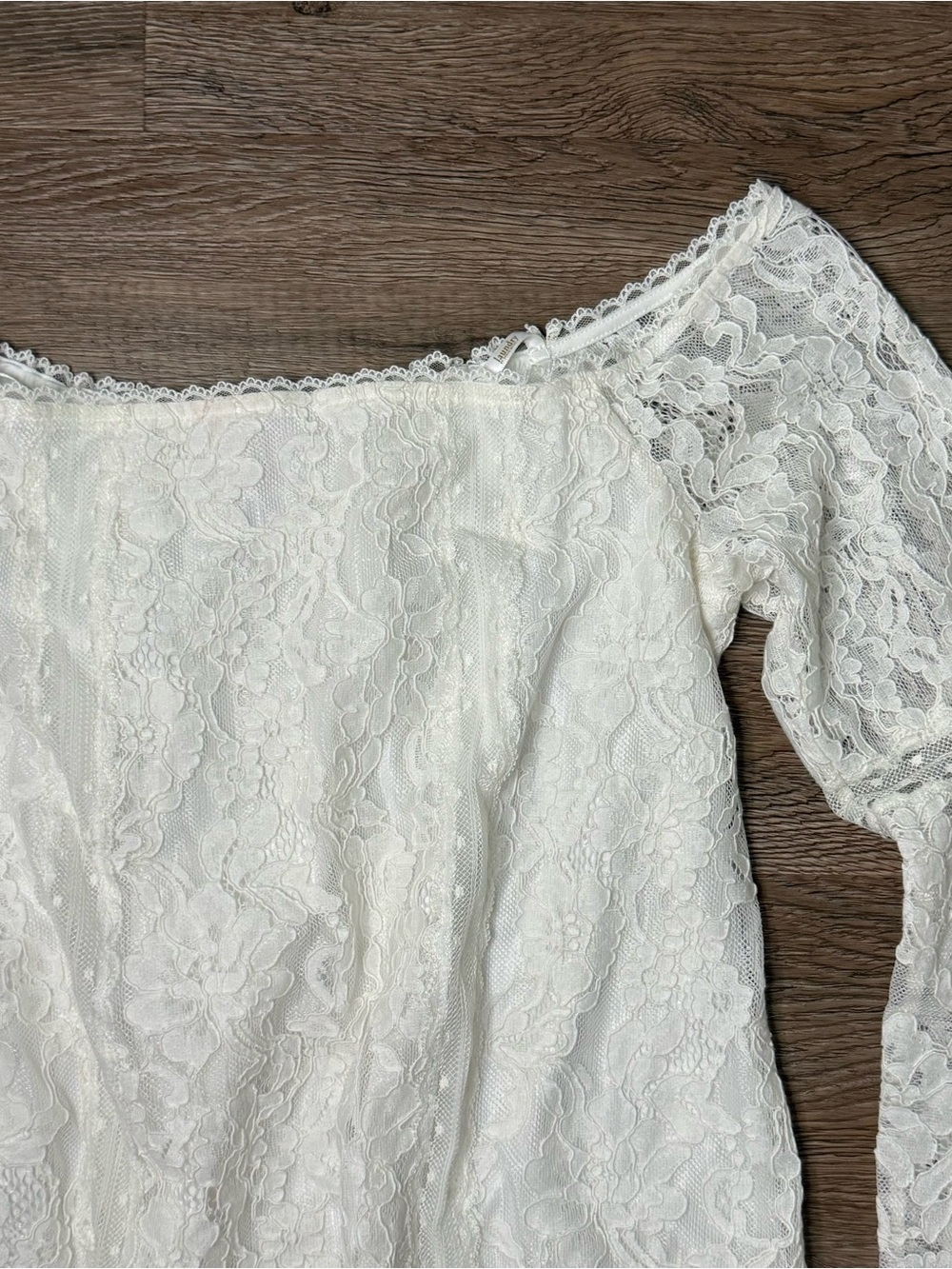 Laundry By Shelli Segal White Lace Off-Shoulder Top